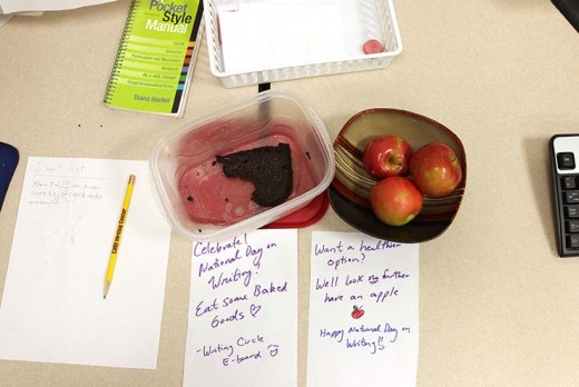 Notes and snacks left for participants in the nine hour writing marathon located on the fourth floor the writing center in the Charles V Park Library on Oct. 20, 2015. Kaiti Chritz | Photo Editor